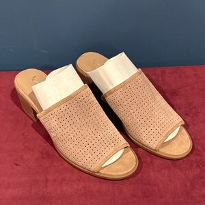 Koolaburra Women's Perforated Tan Suede Comfort Mules - 9